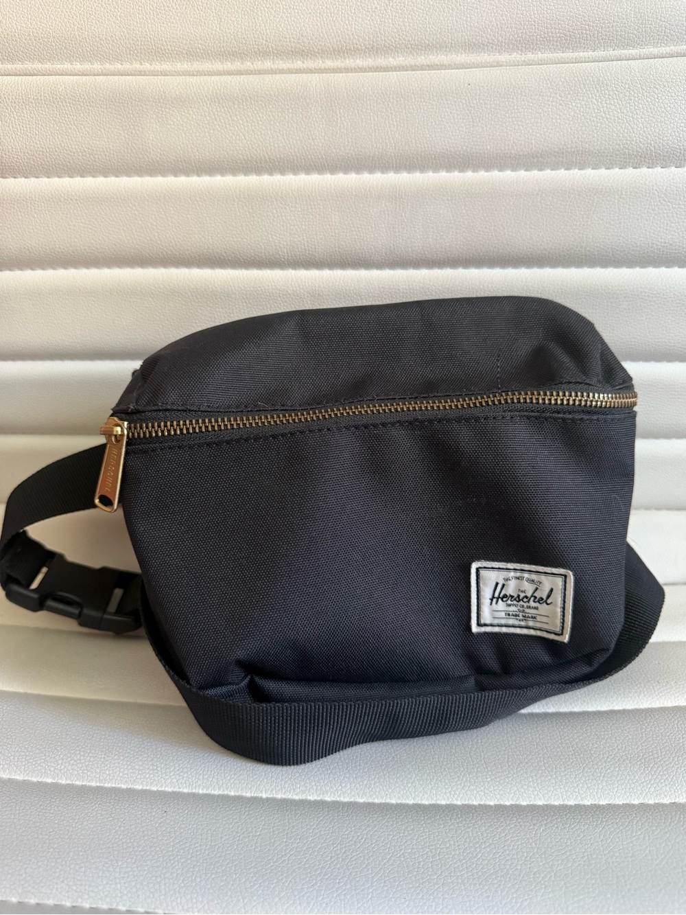 Herschel Black Hip Pack - Compact Everyday Waist Bag